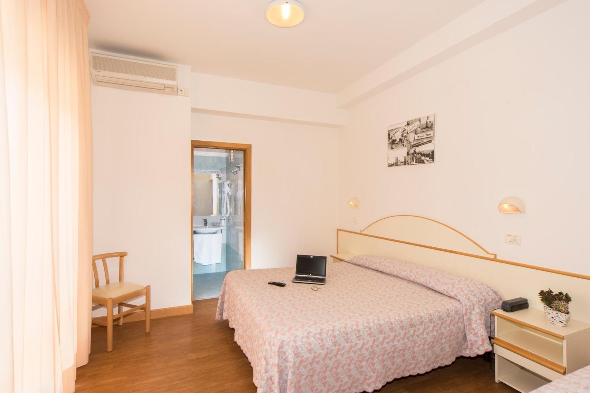 Hotel Silvia Мизано-Адриатико Номер фото