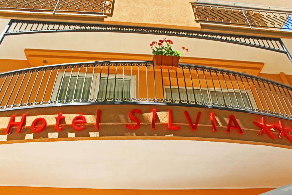 Hotel Silvia Мизано-Адриатико Экстерьер фото